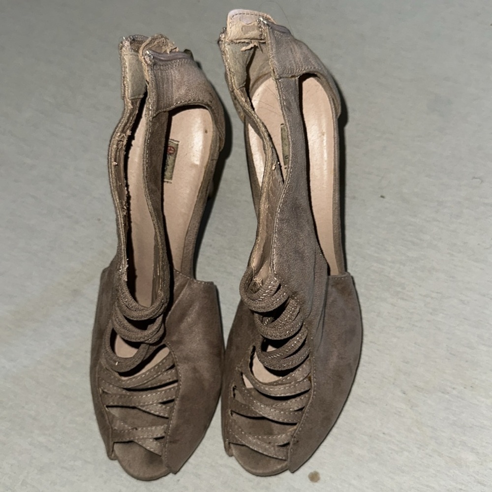 Earthies Women's Tan Suede Shoes